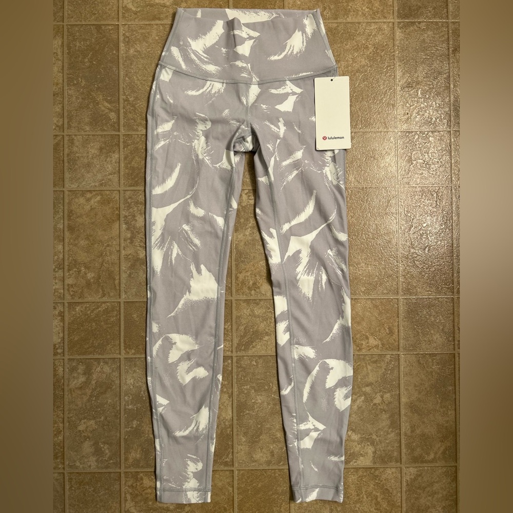 NWT Lululemon Gray and White Patterned Leggings.